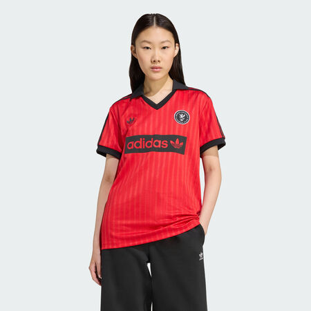 ADIDAS ORIGINALS Maillot graphique inspiré du football Better Scarlet FEMME