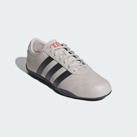 ADIDAS SPORTSWEAR CHAUSSURE GRAND COURT LO AUDI REVOLUT F1 TEAM Chalk Pearl / Utility Black / Hi-Res Red FEMME